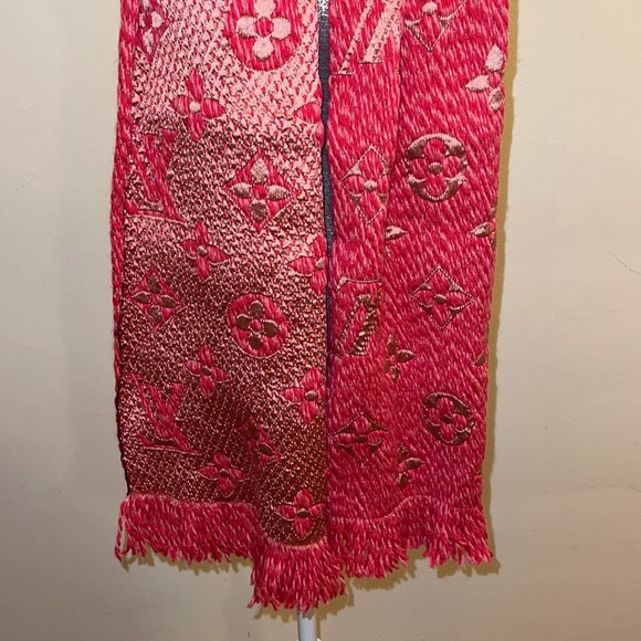 AUTHENTIC LOUIS VUITTON SCARF - Picture 4 of 6